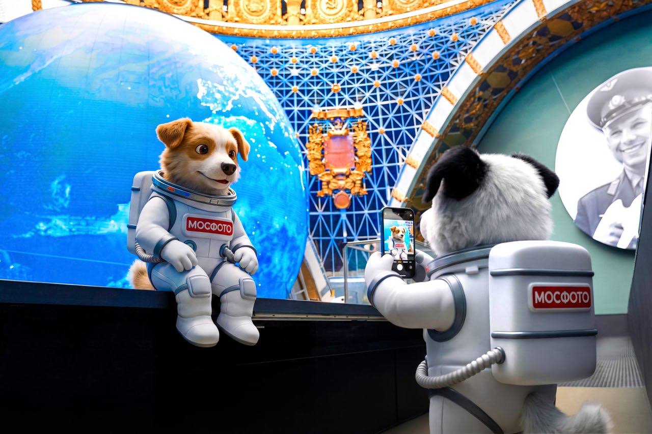 Космическая прогулка: Белка и Стрелка в современной Москве! В преддверии Дня космонавтики по знаковым местам столицы прогулялись необычные гости — мультяшные собаки-космонавты Космическая прогулка: Белка и Стрелка в современной Москве! В преддверии Дня космонавтики по знаковым местам столицы прогулялись необычные гости — мультяшные собаки-космонавты