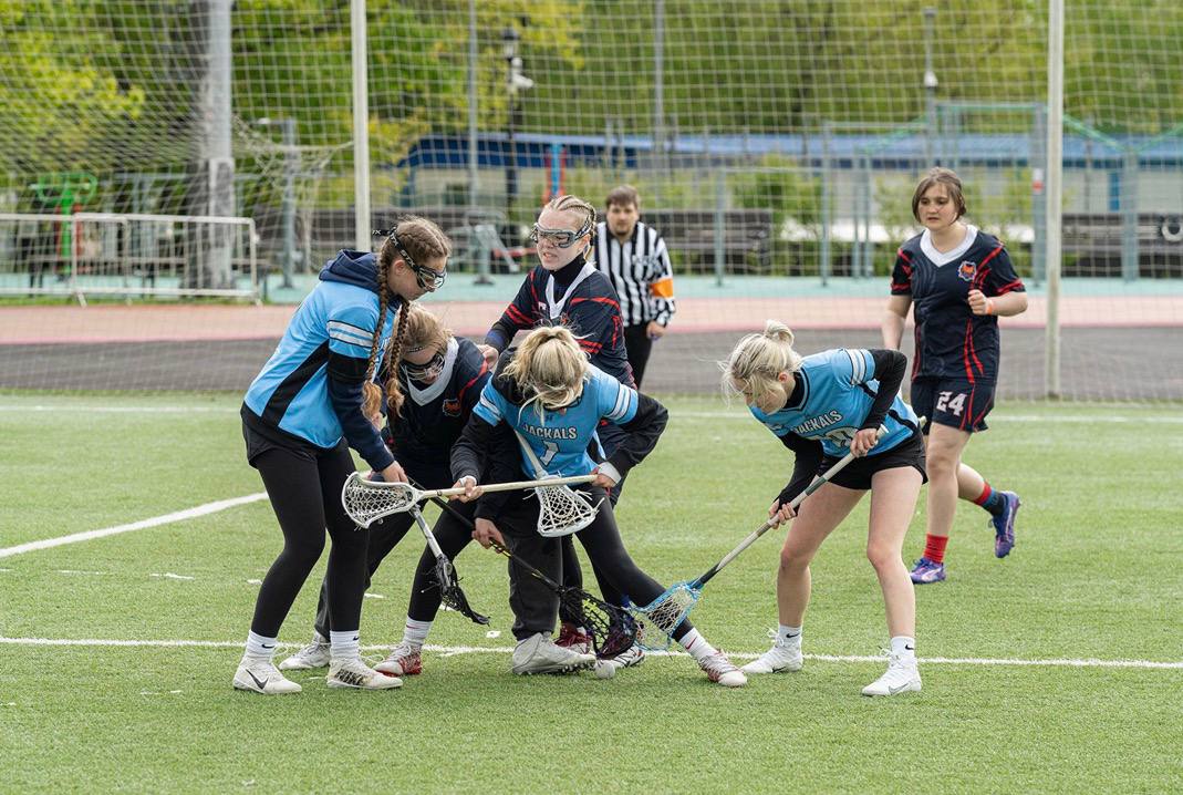 В парке «Останкино» можно принять участие в бесплатных тренировках по игре в лякросс В парке «Останкино» можно принять участие в бесплатных тренировках по игре в лякросс