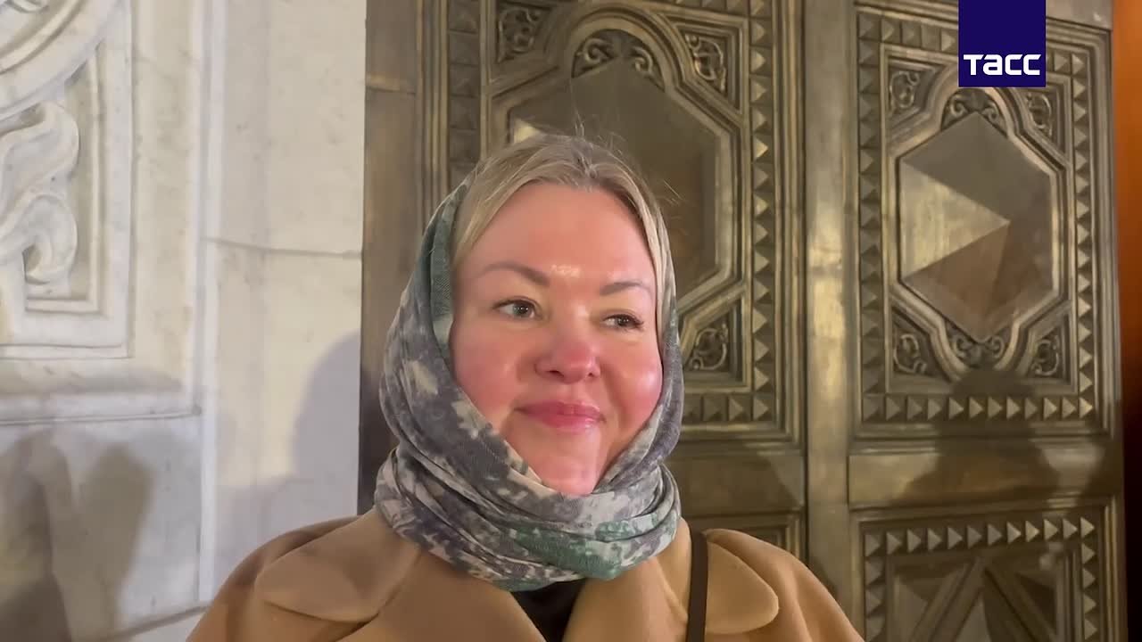 Очередь к храму Христа Спасителя образовалась перед началом пасхальной службы