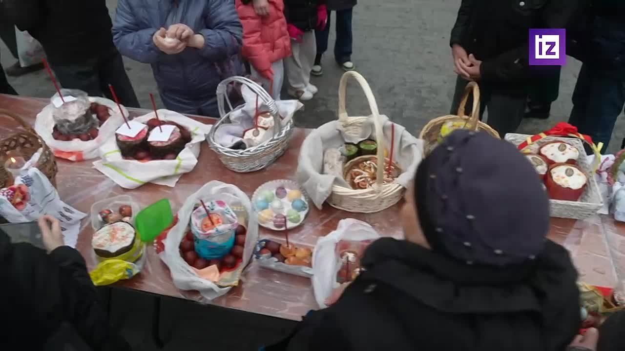 Освящение куличей проходит в Сретенском и Донском монастырях в Москве