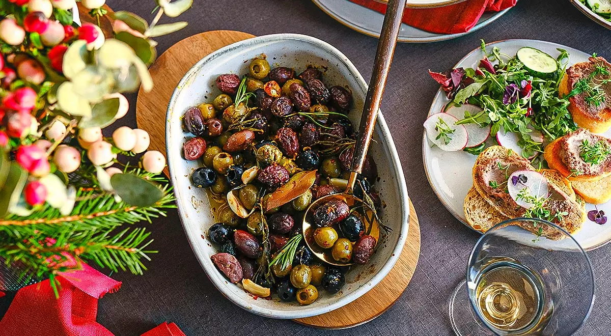 Тёплая закуска из оливок: средиземноморское наслаждение для гурманов