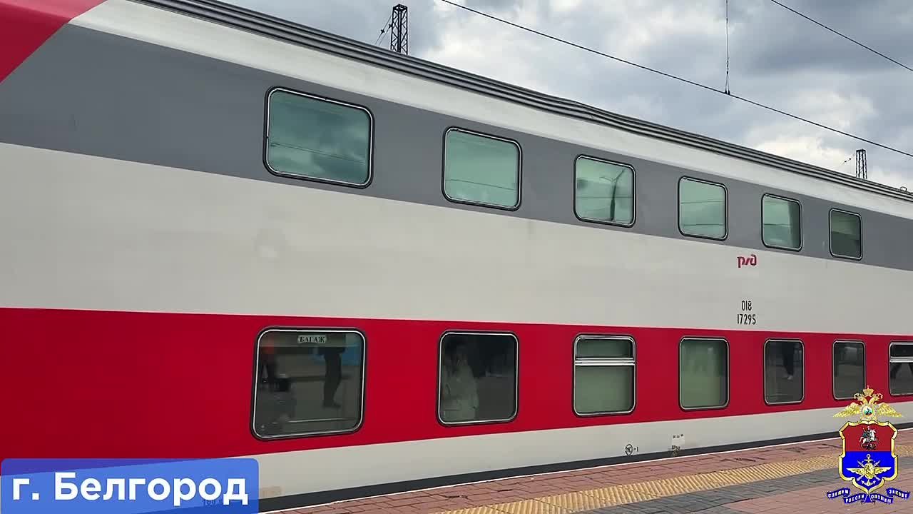 Частицу Благодатного огня, прибывшего в аэропорт Внуково, транспортные полицейские железнодорожным сообщением передали своим коллегам в приграничные регионы