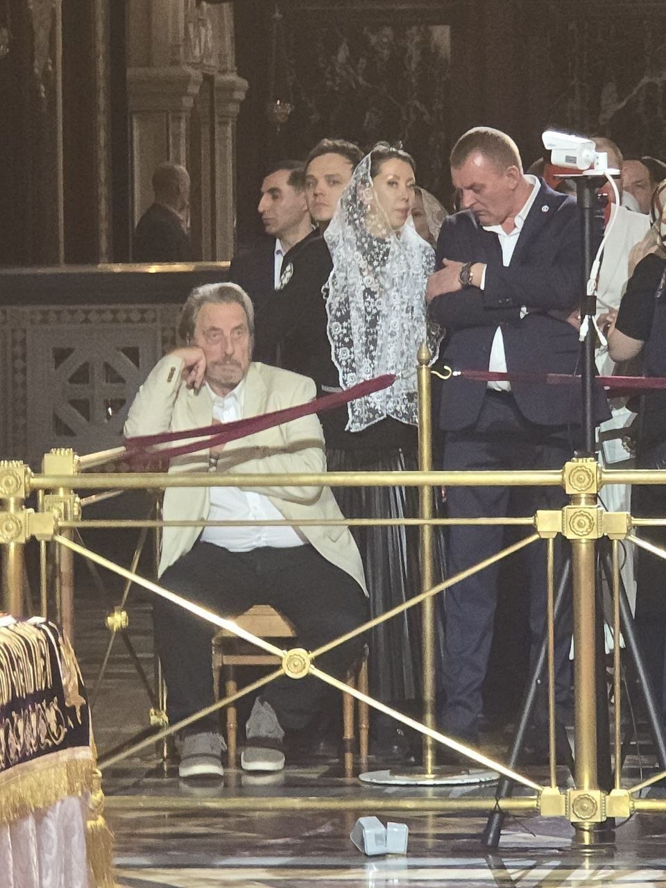 Отец Илона Маска посетил Пасхальное богослужение в Москве