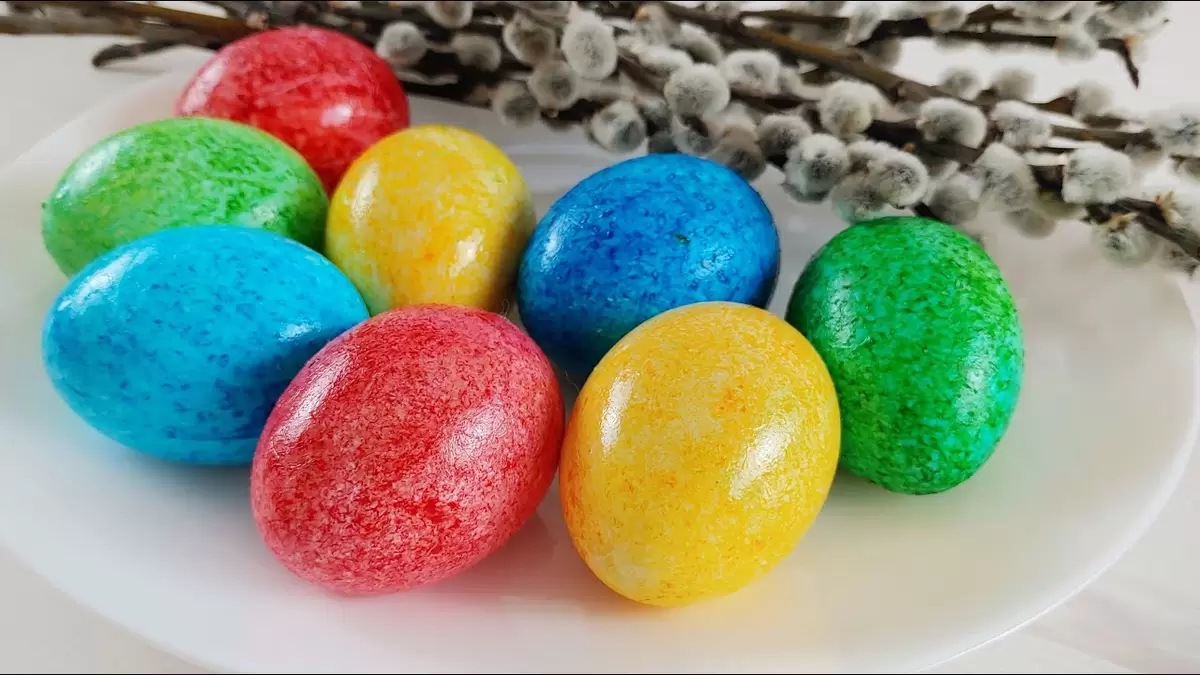 Пасхальные яйца с мраморным узором: как сделать это дома