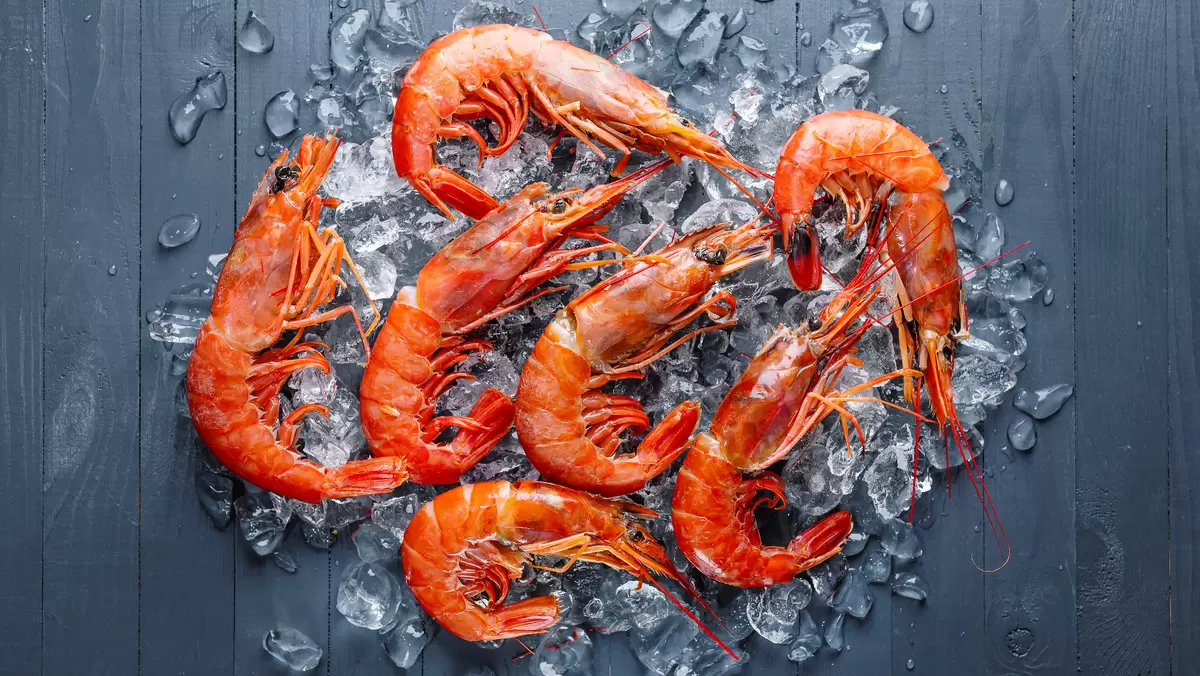 Как быстро и правильно разморозить креветки: секреты чевескушения