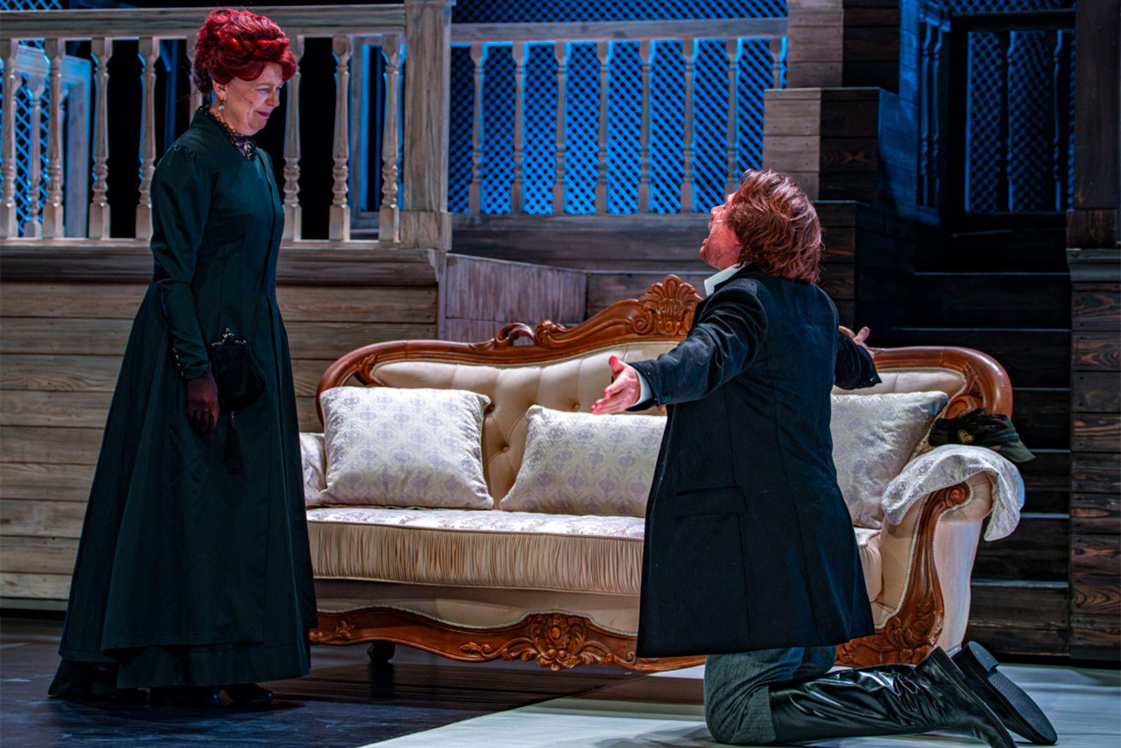 12 апреля исполняется 203 года со дня рождения драматурга Александра Островского 12 апреля исполняется 203 года со дня рождения драматурга Александра Островского