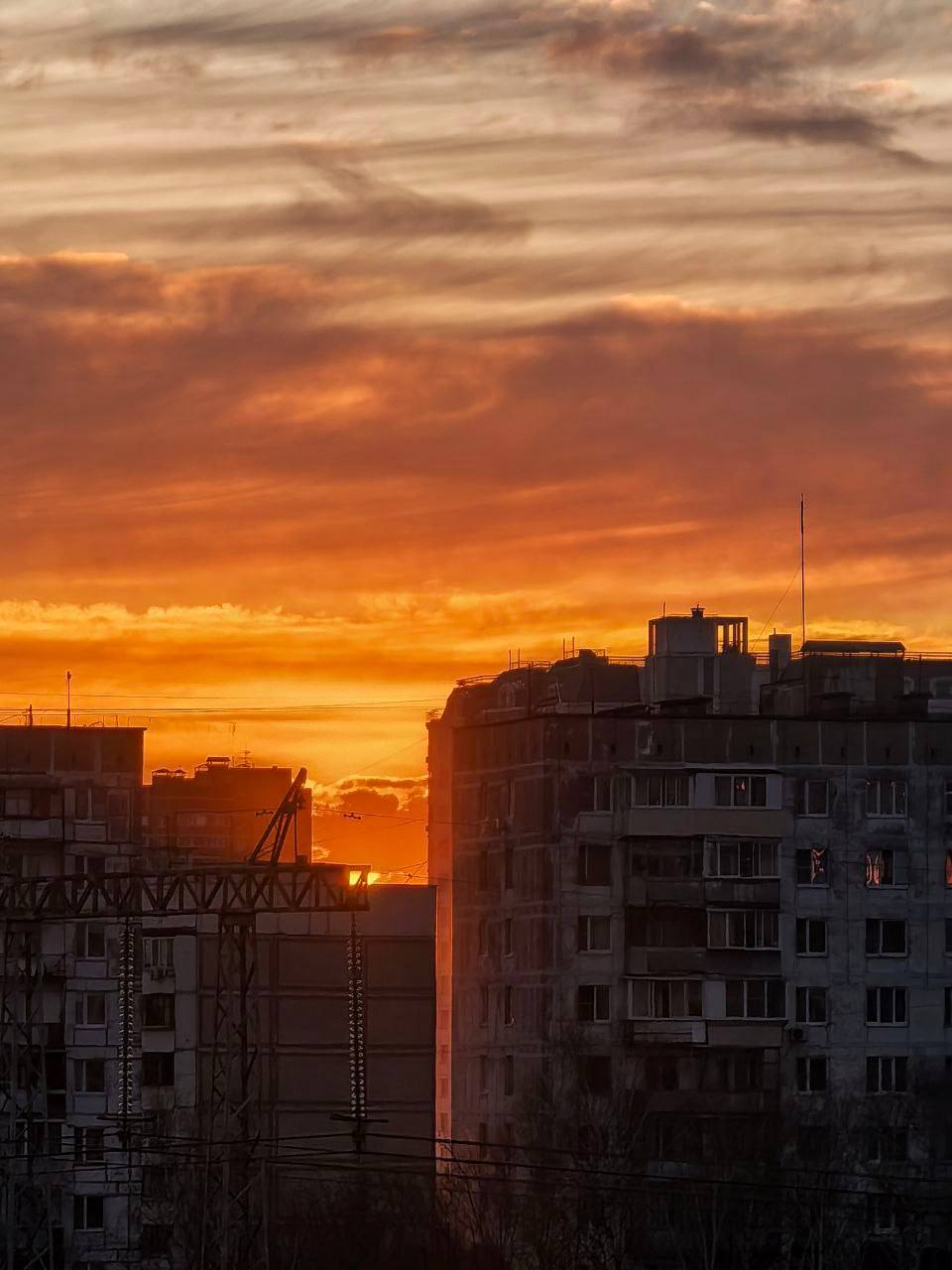 Весна начинает радовать закатами