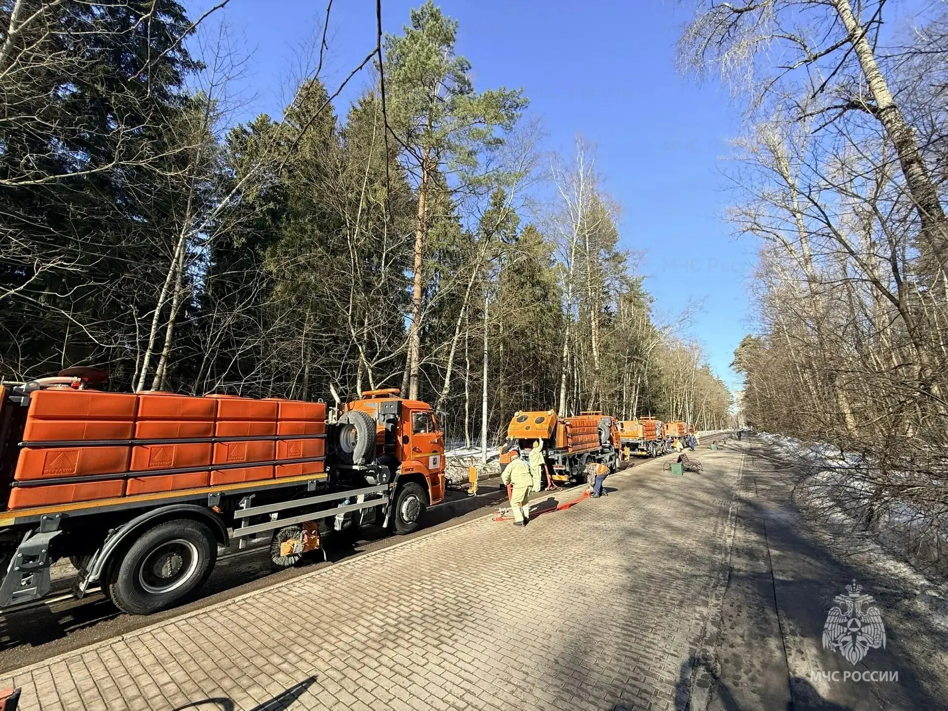 Подготовка к пожароопасному периоду: в округах столицы проходят учения и смотры техники Подготовка к пожароопасному периоду: в округах столицы проходят учения и смотры техники
