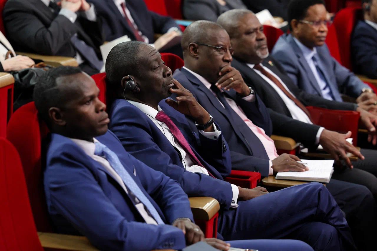 14 апреля в Пресс-центре МИД России состоялся брифинг для представителей аккредитованного в Москве дипкорпуса по тематике ряда международных конгрессных мероприятий: 14 апреля в Пресс-центре МИД России состоялся брифинг для представителей аккредитованного в Москве дипкорпуса по тематике ряда международных конгрессных мероприятий: