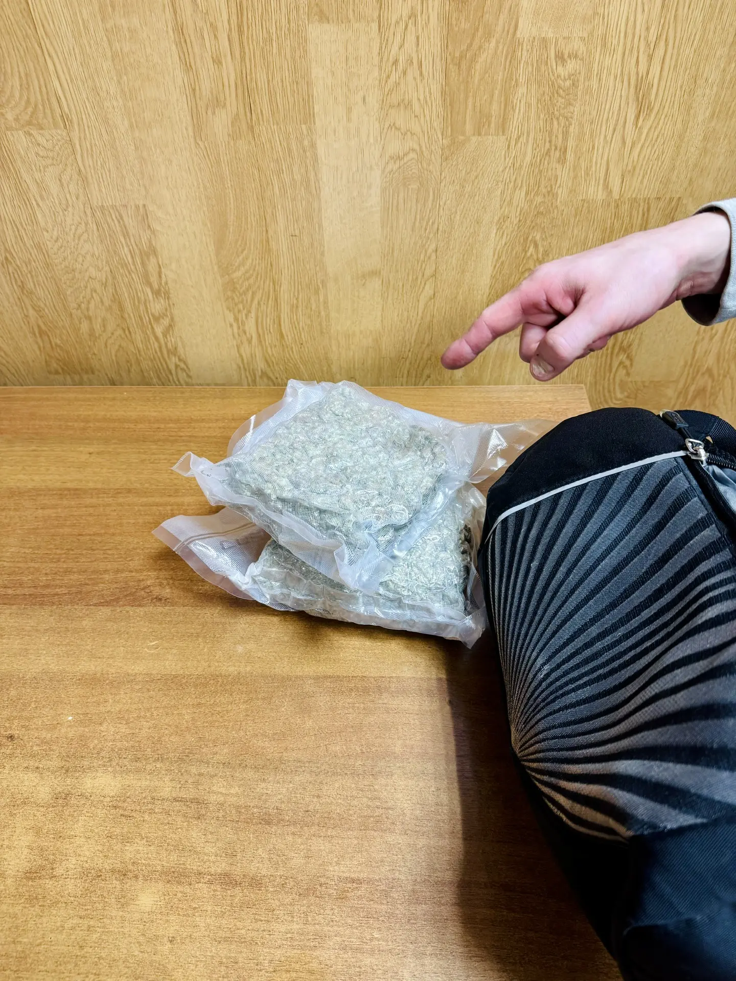 На железнодорожной станции Луч транспортной полицией выявлен «закладчик» с наркотическим средством в крупном размере На железнодорожной станции Луч транспортной полицией выявлен «закладчик» с наркотическим средством в крупном размере