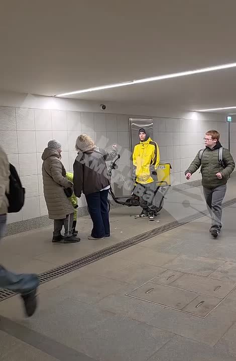 Марина Ахмедова: В Москве в переходе на станции Селигерская курьер сбил женщину с ребенком