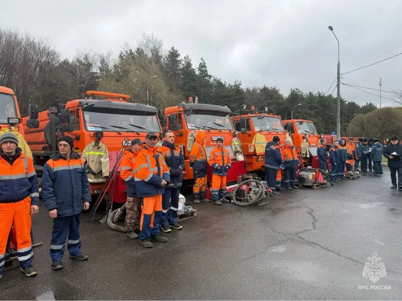Подготовка к пожароопасному периоду: в округах столицы проходят учения и смотры техники