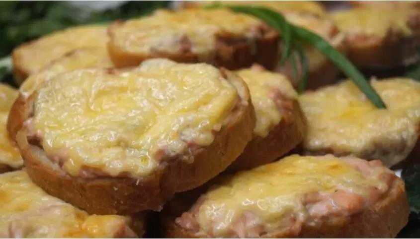 Горячие бутерброды с рыбой: быстро, вкусно и всегда в дефиците