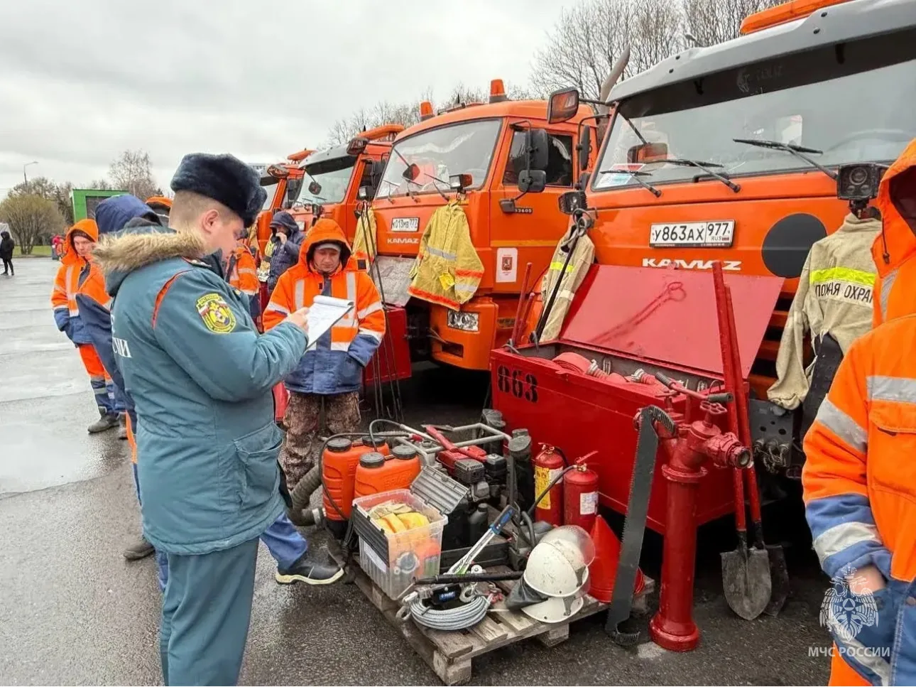 Подготовка к пожароопасному периоду: в округах столицы проходят учения и смотры техники Подготовка к пожароопасному периоду: в округах столицы проходят учения и смотры техники