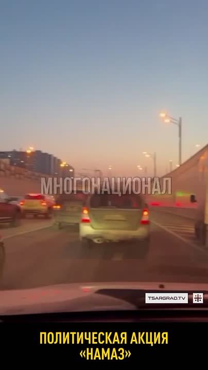 Политическая акция «намаз»