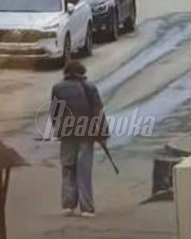 Неизвестный мужчина с винтовкой замечен в районе Теплого Стана в Москве