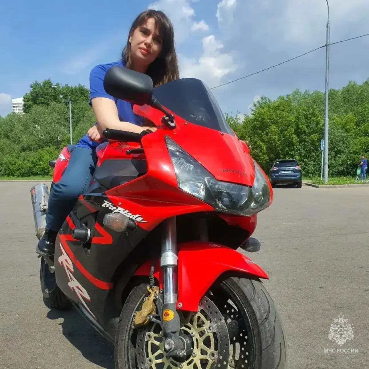 #ЛицаМЧС. Елена Савина – радиотелефонист 83 ПСЧ Управления по ЮАО ГУ МЧС России по г. Москве. В пожарной охране с 2014 года #ЛицаМЧС. Елена Савина – радиотелефонист 83 ПСЧ Управления по ЮАО ГУ МЧС России по г. Москве. В пожарной охране с 2014 года