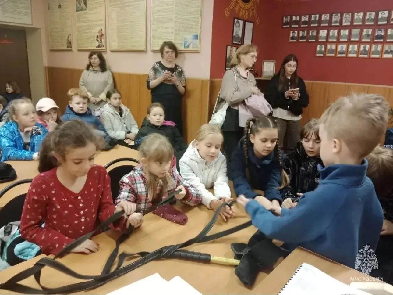 Экскурсия в пожарную часть для юных гостей Экскурсия в пожарную часть для юных гостей