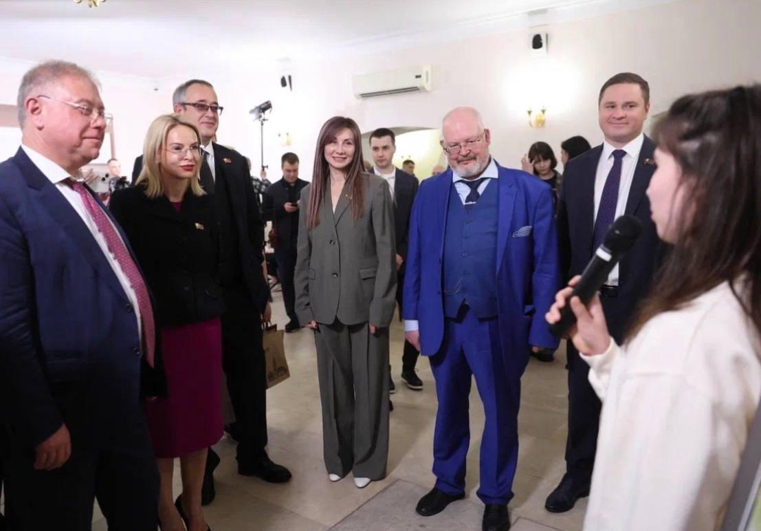 Алексей Шапошников: Подведение итогов конкурса детского рисунка «Наследие моего района» в стенах Мосгордумы – уже добрая весенняя традиция Алексей Шапошников: Подведение итогов конкурса детского рисунка «Наследие моего района» в стенах Мосгордумы – уже добрая весенняя традиция