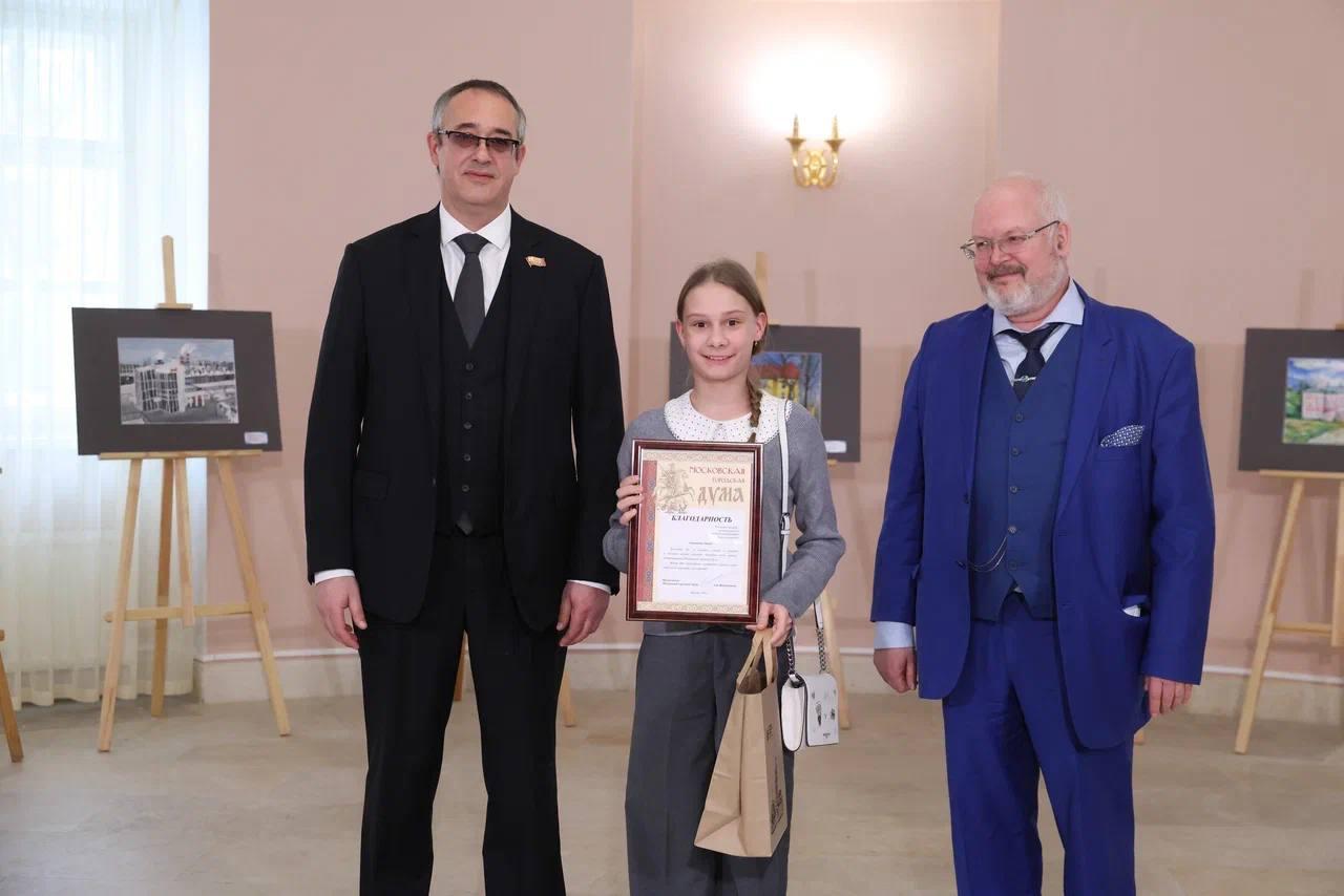 Алексей Шапошников: Подведение итогов конкурса детского рисунка «Наследие моего района» в стенах Мосгордумы – уже добрая весенняя традиция Алексей Шапошников: Подведение итогов конкурса детского рисунка «Наследие моего района» в стенах Мосгордумы – уже добрая весенняя традиция