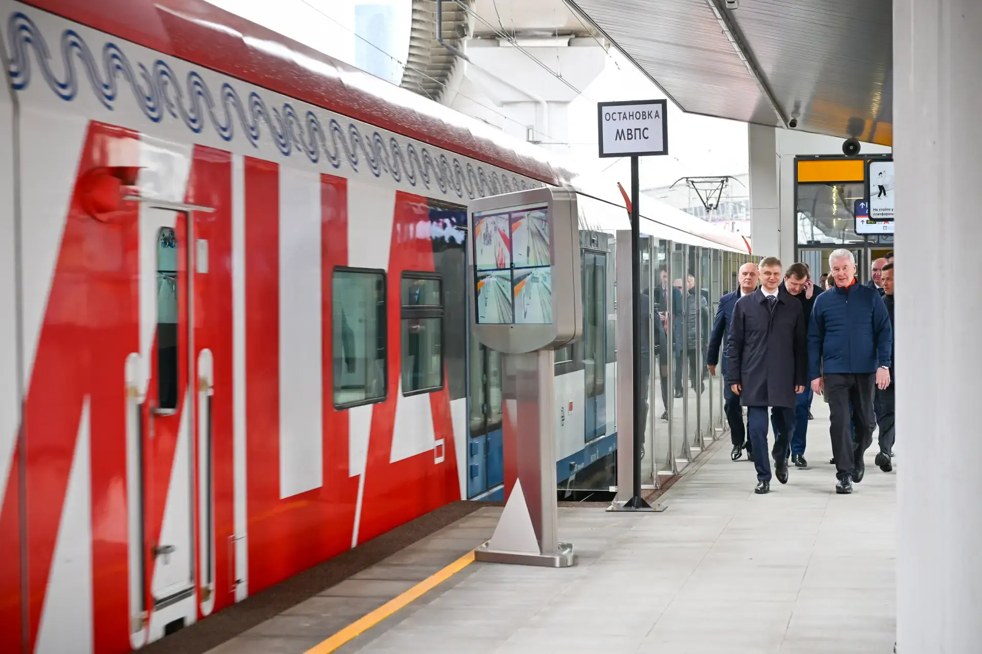 Мэр столицы Сергей Собянин и глава РЖД Белозеров открыли новый городской вокзал Москва-Сити на месте ж/д станции "Тестовская" Мэр столицы Сергей Собянин и глава РЖД Белозеров открыли новый городской вокзал Москва-Сити на месте ж/д станции "Тестовская"