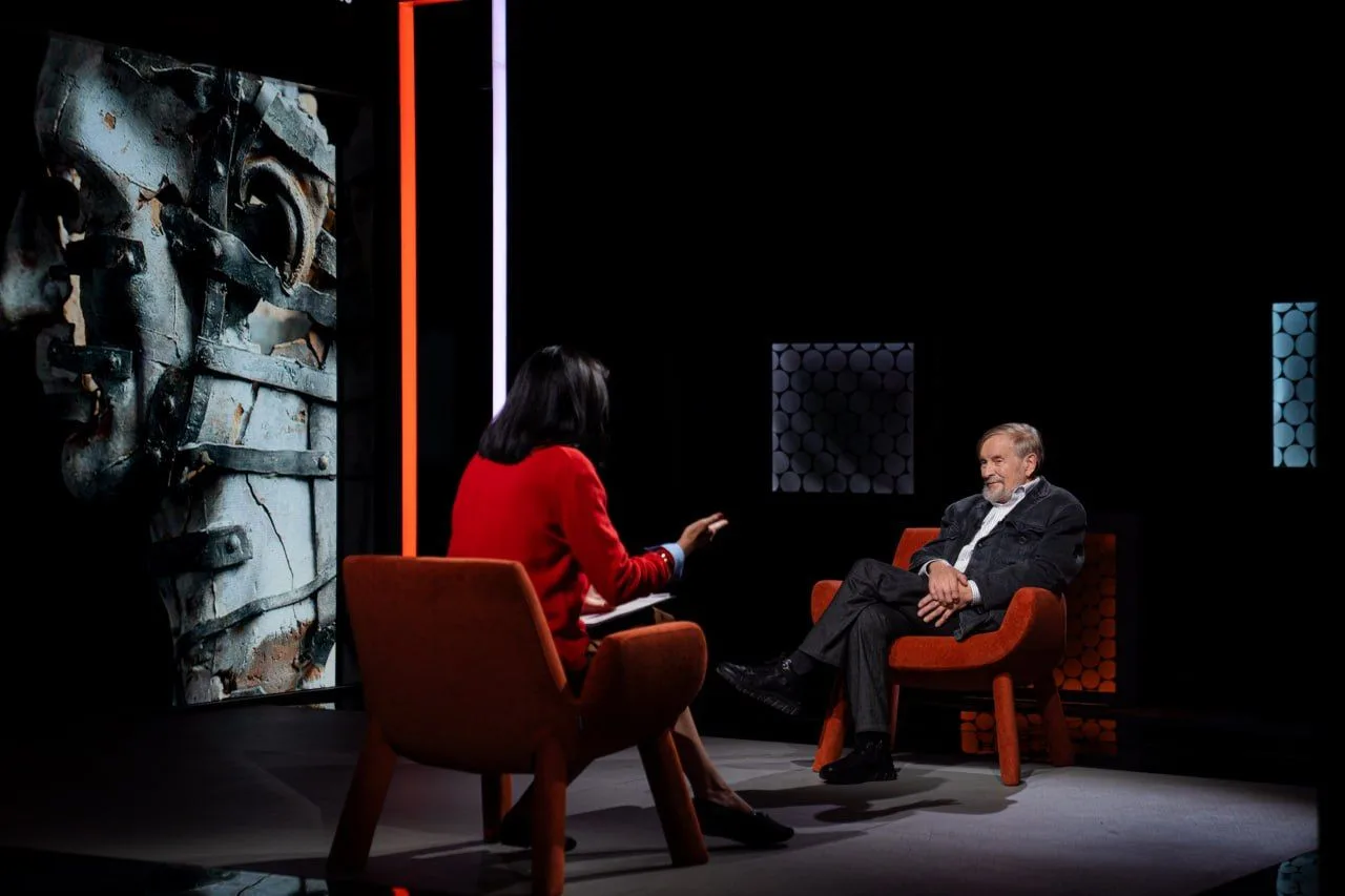 На Первом канале сегодня выходит новый выпуск подкаста «Современное искусство: инструкция по применению» с Борисом Орловым На Первом канале сегодня выходит новый выпуск подкаста «Современное искусство: инструкция по применению» с Борисом Орловым