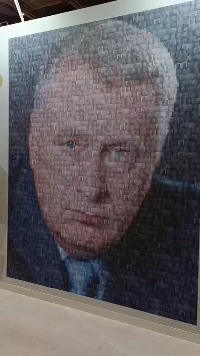 Выставка в честь 80-летия Жириновского проходит в Москве — побывали там, чтобы всё показать вам изнутри