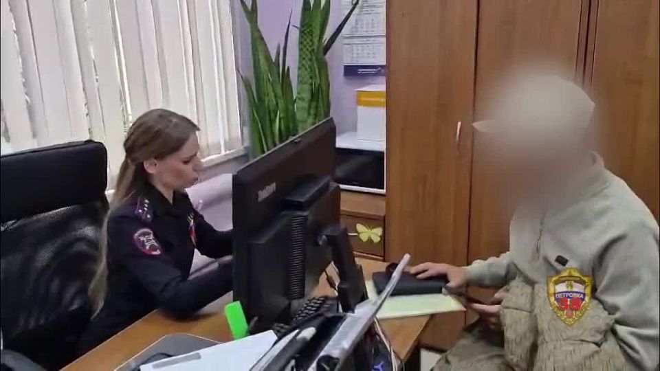 Столичные Госавтоинспекторы привлекли к ответственности водителя такси, ехавшего по тротуару