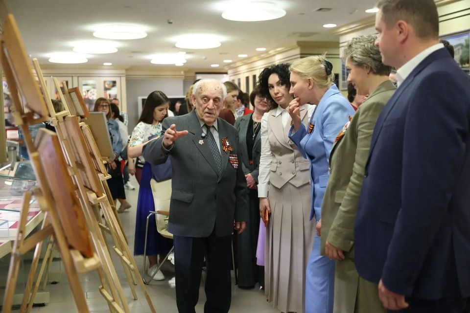В Мосгордуме открыли выставку «Малая Родина» – в год 100-летия автора представленных работ Игоря Николаевича Антипенко, сообщил Председатель Мосгордумы Алексей Шапошников (фракция партии «Единая Россия») В Мосгордуме открыли выставку «Малая Родина» – в год 100-летия автора представленных работ Игоря Николаевича Антипенко, сообщил Председатель Мосгордумы Алексей Шапошников (фракция партии «Единая Россия»)