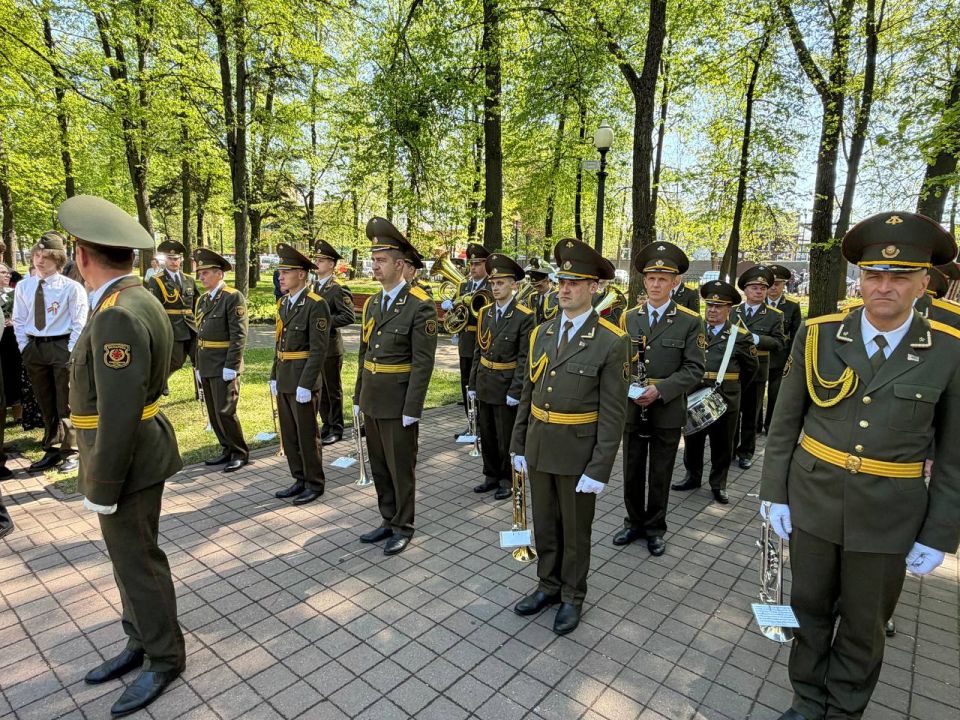 В сквере им. Г.К.Жукова состоялось организованное Постпредством России, Администрацией Московского района г. Минска и Исполкомом СНГ памятное мероприятие в честь Маршала Победы, четырежды Героя Советского Союза Георгия... В сквере им. Г.К.Жукова состоялось организованное Постпредством России, Администрацией Московского района г. Минска и Исполкомом СНГ памятное мероприятие в честь Маршала Победы, четырежды Героя Советского Союза Георгия...