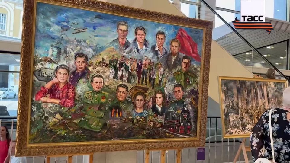 В Кремлевском дворце открылась выставка "Имена Победы: от ВОВ до СВО", передает корреспондент ТАСС