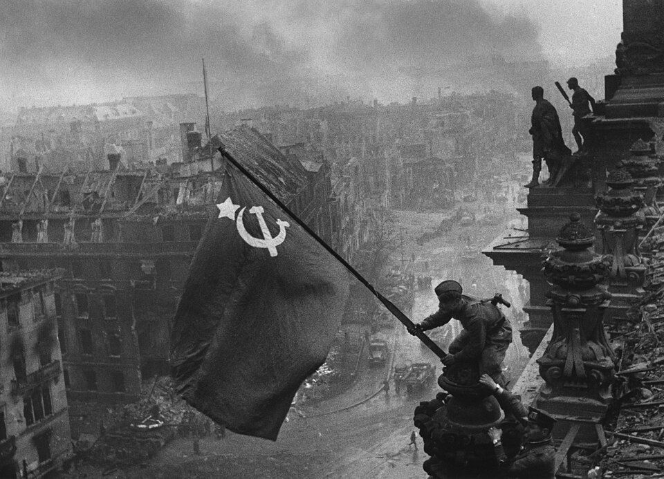 Сергей Колясников: В Берлине снова введут запрет на советскую символику 8 и 9 мая Сергей Колясников: В Берлине снова введут запрет на советскую символику 8 и 9 мая