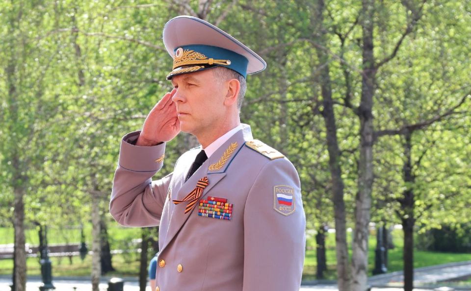 В Москве состоялась церемония возложения венков и цветов к Могиле Неизвестного солдата В Москве состоялась церемония возложения венков и цветов к Могиле Неизвестного солдата