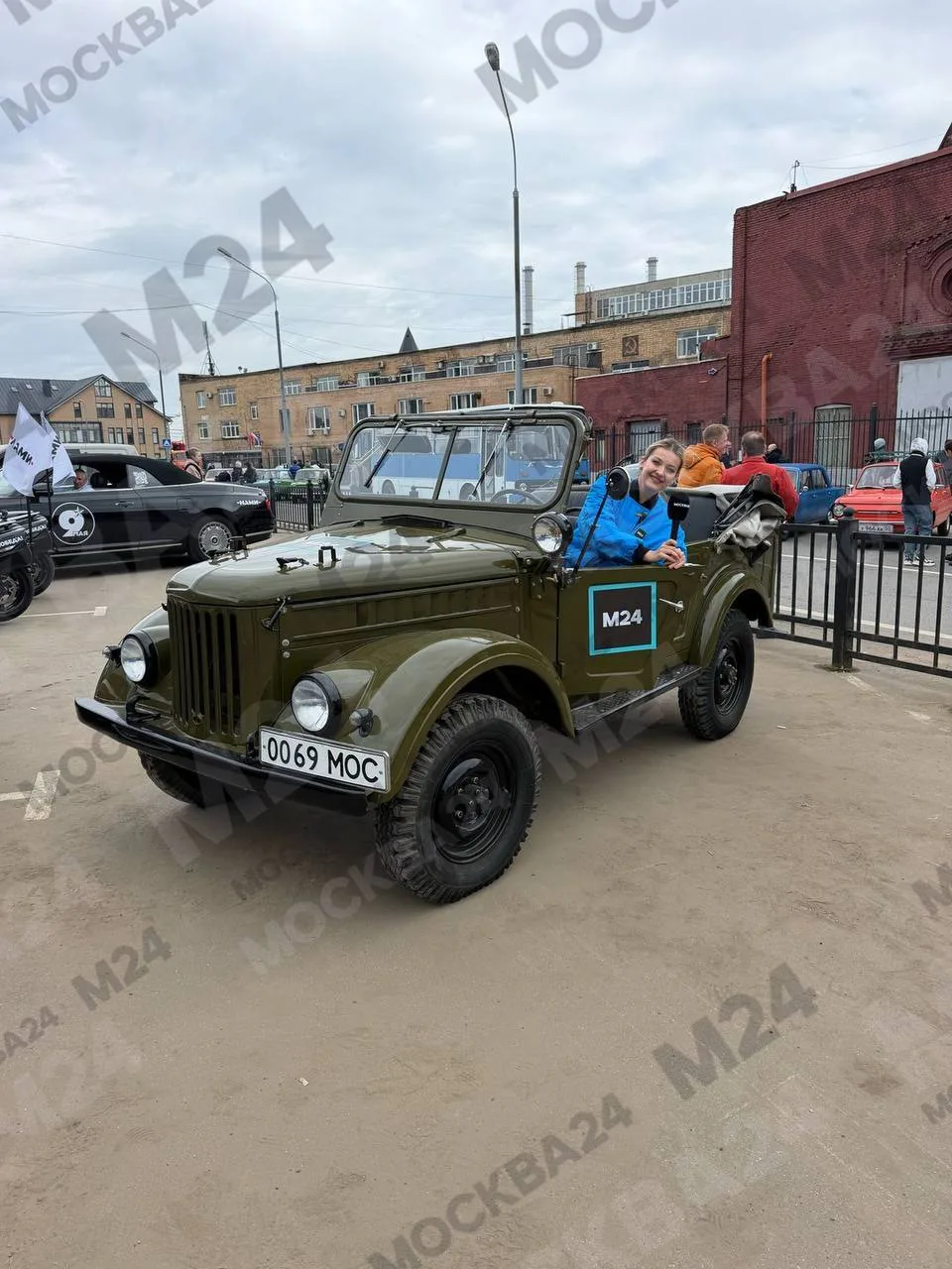 Все любители ретро сегодня сошлись на улице Ленинская Слобода — там стартовал парад ретроавтомобилей «Круг Победы»! Финиширует колонна на Поклонной горе Все любители ретро сегодня сошлись на улице Ленинская Слобода — там стартовал парад ретроавтомобилей «Круг Победы»! Финиширует колонна на Поклонной горе