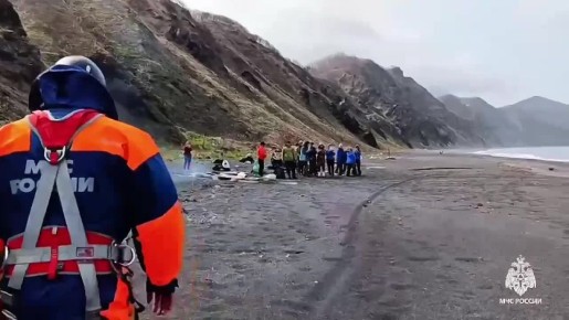 Участницу турпохода эвакуировали с подножия горы Крузенштерна на Сахалине на вертолёте Ми-8