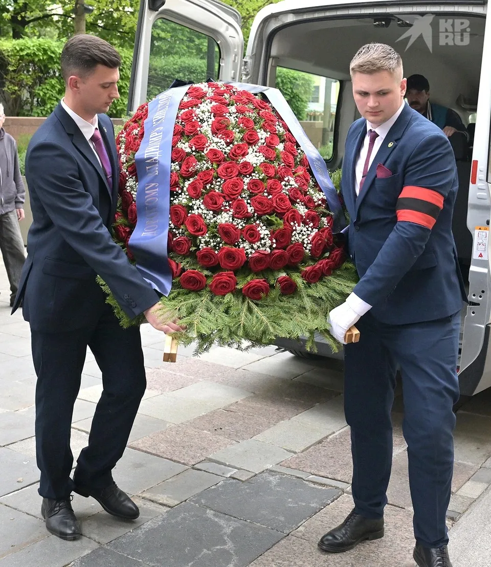 В Москве простились с телеведущим Владимиром Молчановым В Москве простились с телеведущим Владимиром Молчановым