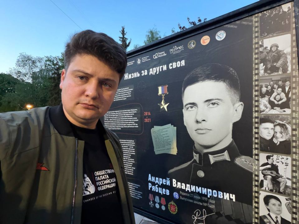 Москва. Два родных уже человека, хотя ни одного из них так и не увидел лично Москва. Два родных уже человека, хотя ни одного из них так и не увидел лично