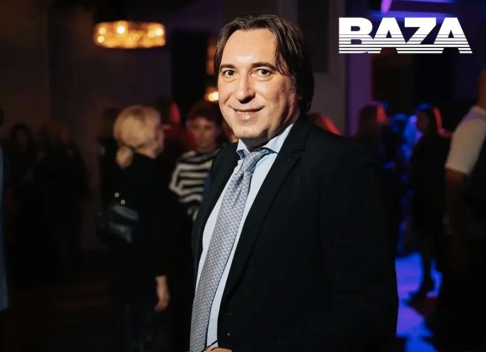 Сын экс-директора холдинга, выпускавшего легендарную газету «Из рук в руки», передал мошенникам 16 млн рублей в Москве — юноша вынес им наличные, ювелирные украшения и дорогие отцовские часы