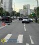 В Москве машина сбила двух 15-летних девочек, которые вместе переезжали дорогу на одном электросамокате