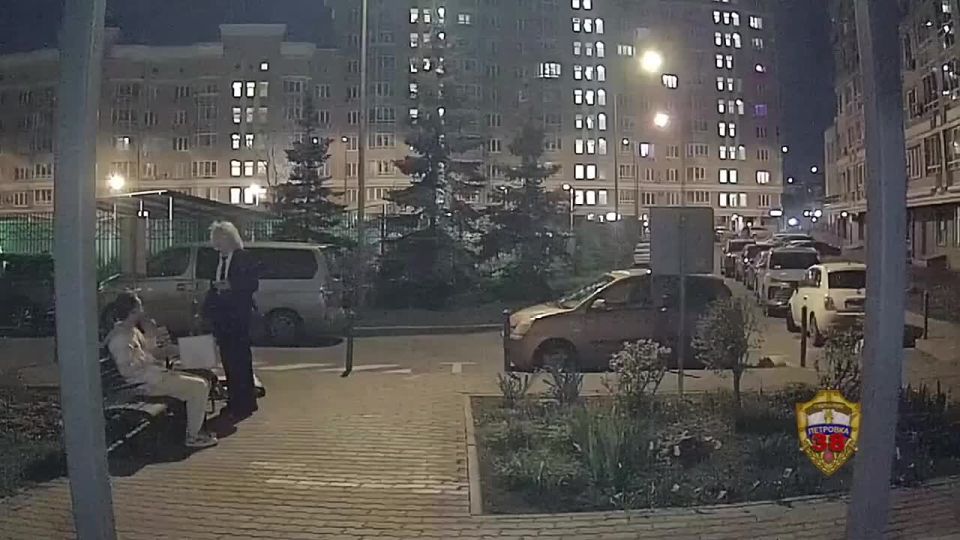 Вскрыл сейф отца и отдал золотые слитки девушке — мошенники развели молодого человека на 13,3 млн рублей в Москве