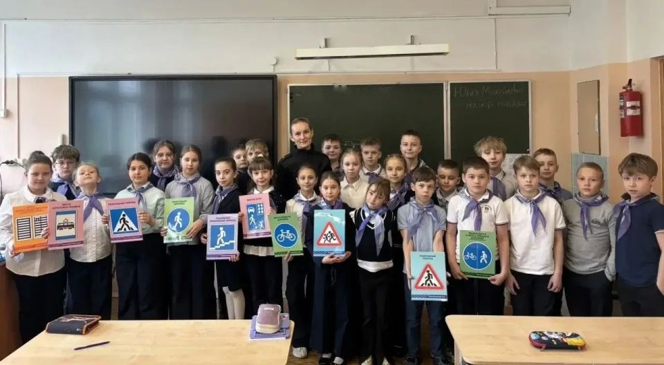 В рамках акции «Здравствуй, лето!» сотрудники Госавтоинспекции Москвы проводят в образовательных организациях правовые ликбезы В рамках акции «Здравствуй, лето!» сотрудники Госавтоинспекции Москвы проводят в образовательных организациях правовые ликбезы