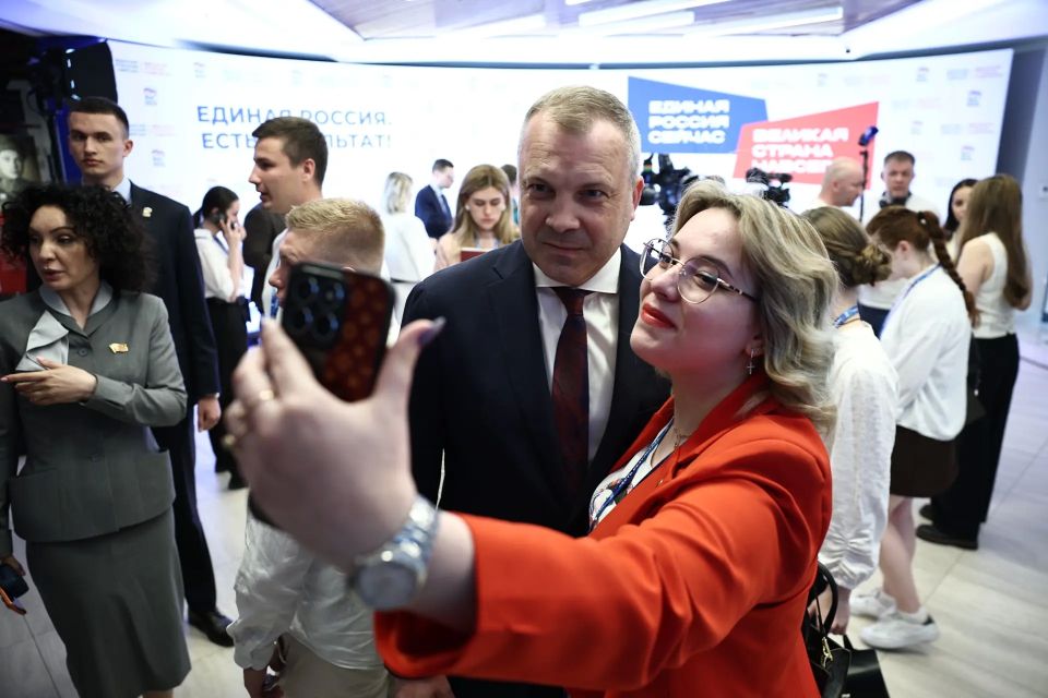 Евгений Попов: Побывал на форуме «Единой России» — «Есть результат!» Говорили о том, что уже сделали и что дальше будем делать Евгений Попов: Побывал на форуме «Единой России» — «Есть результат!» Говорили о том, что уже сделали и что дальше будем делать