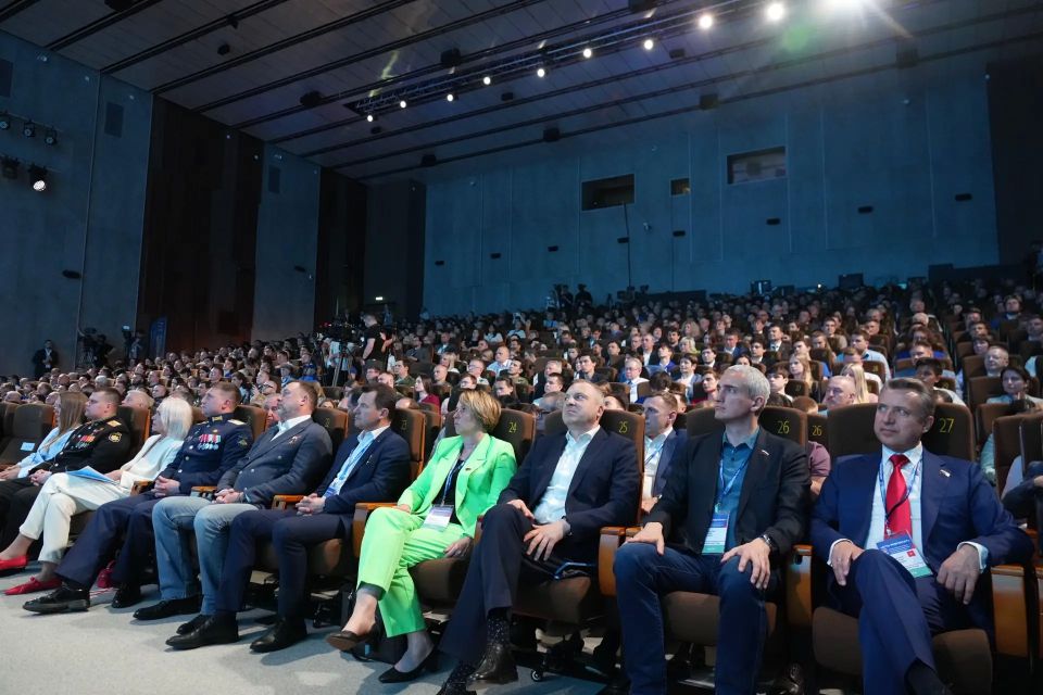 Евгений Попов: Побывал на форуме «Единой России» — «Есть результат!» Говорили о том, что уже сделали и что дальше будем делать Евгений Попов: Побывал на форуме «Единой России» — «Есть результат!» Говорили о том, что уже сделали и что дальше будем делать