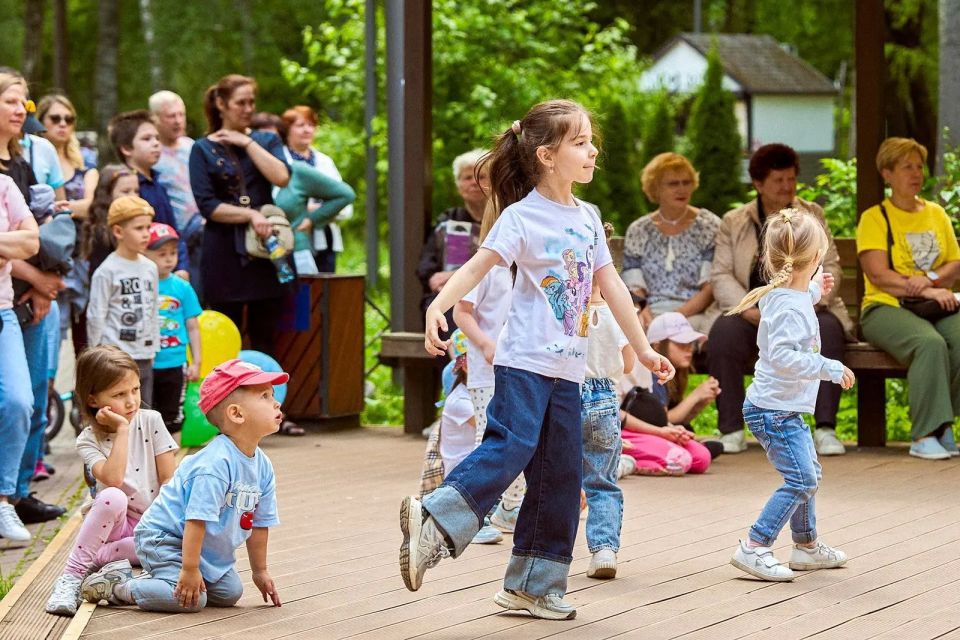 Лианозовский парк приглашает москвичей на празднование своего 75-летия Лианозовский парк приглашает москвичей на празднование своего 75-летия