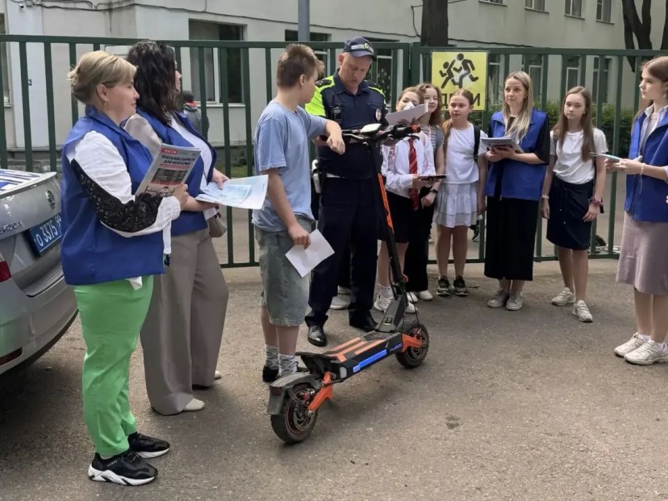 Госавтоинспекция Москвы продолжает работу по обеспечению детской безопасности на дорогах, реализуя комплекс мер, направленных на профилактику детского дорожно-транспортного травматизма и формирование навыков безопасного... Госавтоинспекция Москвы продолжает работу по обеспечению детской безопасности на дорогах, реализуя комплекс мер, направленных на профилактику детского дорожно-транспортного травматизма и формирование навыков безопасного...