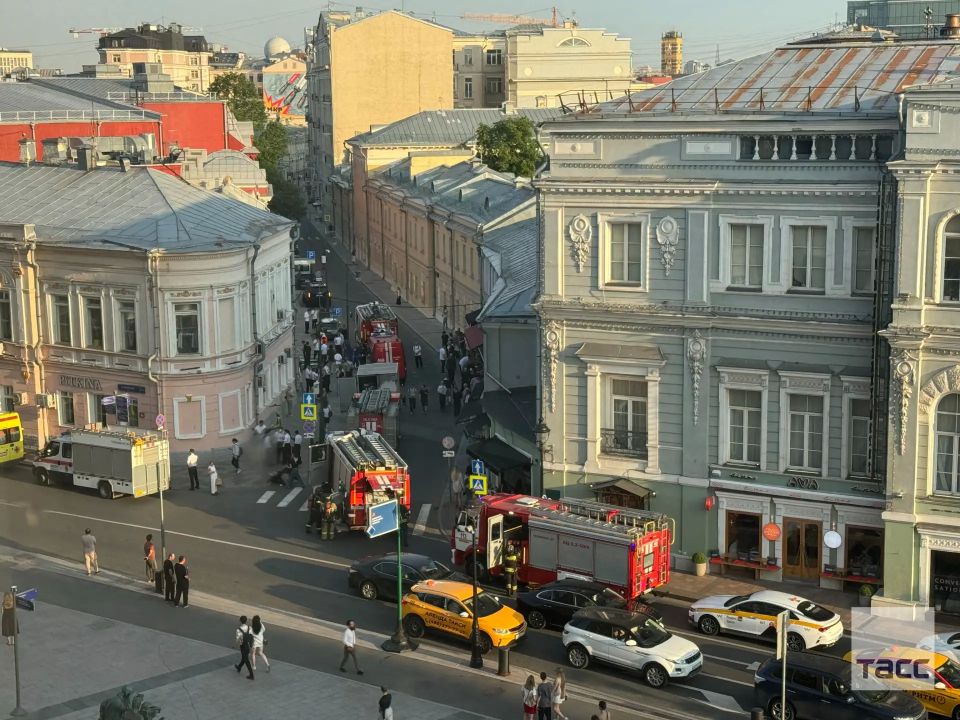 На Большой Никитской улице горит ресторан