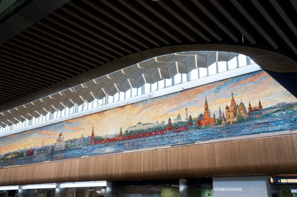 В Москве после масштабного обновления открыли Ленинградский вокзал В Москве после масштабного обновления открыли Ленинградский вокзал