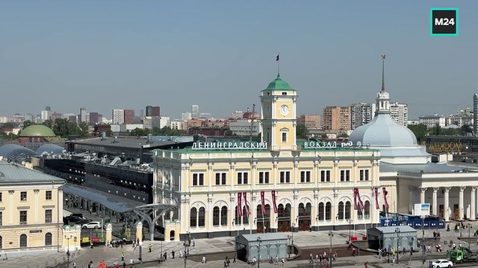 Ленинградский вокзал снова встречает пассажиров после почти двух лет реконструкции! Обновлённый транспортный узел сегодня открыли мэр Москвы Собянин и глава РЖД Белозёров