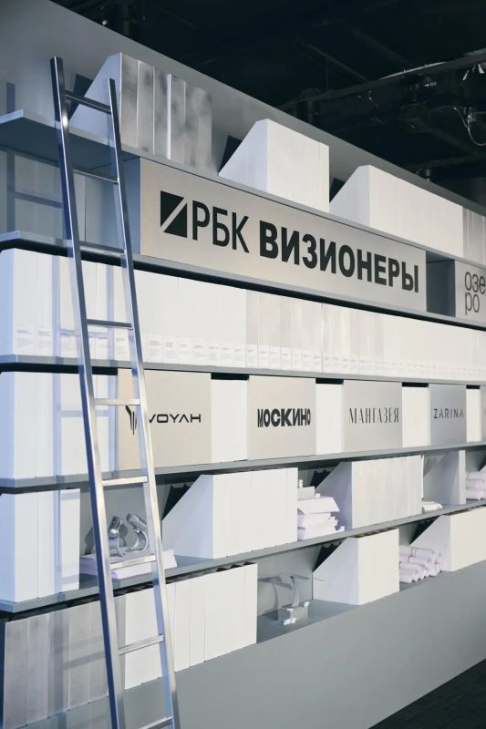 Юрий Колокольников, Ксения Раппопорт, Ольга Свиблова и не только: собрали светскую Москву на премьере театра «Озеро» для проекта РБК Визионеры Юрий Колокольников, Ксения Раппопорт, Ольга Свиблова и не только: собрали светскую Москву на премьере театра «Озеро» для проекта РБК Визионеры