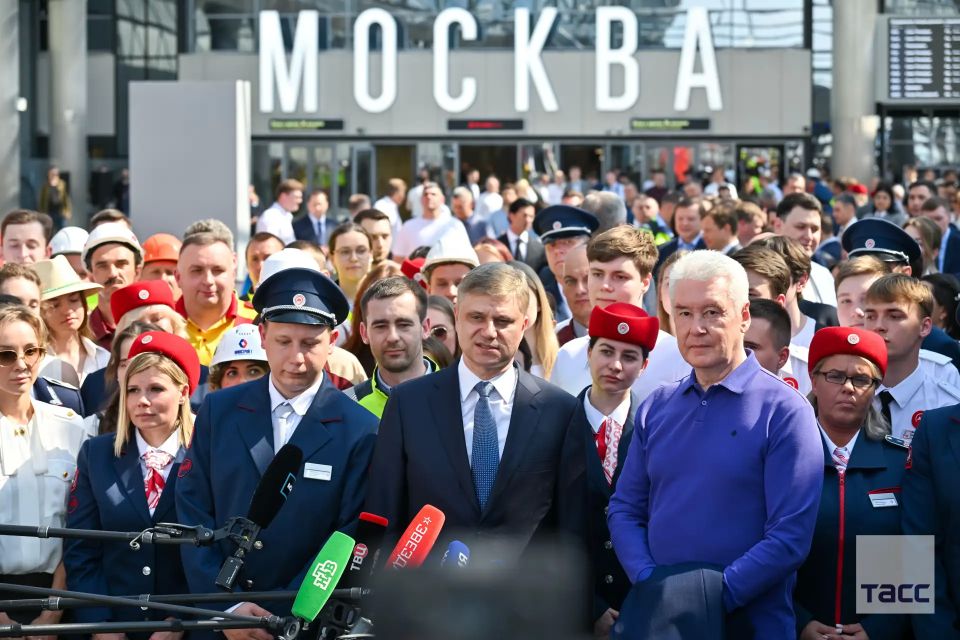 Ленинградский вокзал открыли после масштабного обновления Ленинградский вокзал открыли после масштабного обновления